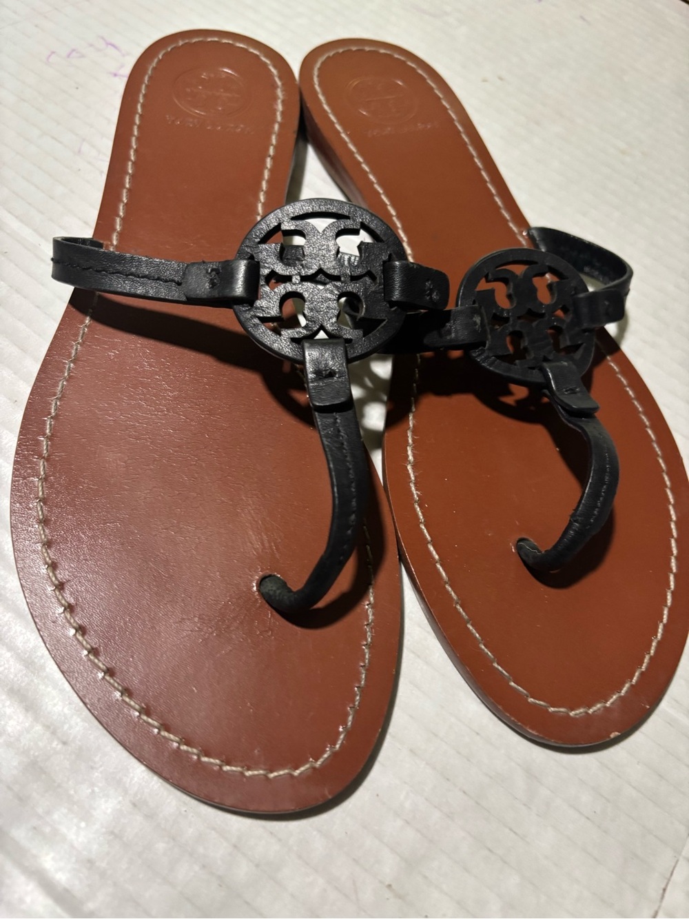Tory Burch Black Leather Logo Thong Sandals with Tan Footbed - Picture 3 of 10